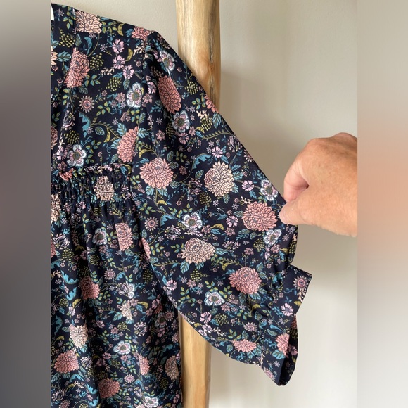 LOFT Sweet Navy Pink Floral Smocked Top Short Sleeve Feminine Fall Blouse XS - Picture 4 of 6